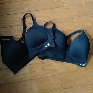 Like new padded sports bras size med bcg